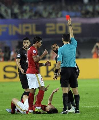 GUANGZHOU, CHINA - NOVEMBER 21: (CHINA OUT) Salmin Khamis Salmin 2 of Al Ahli receives a red card from the referee during the second leg of the AFC Champions League final match between Guangzhou Evergrande and Al Ahli at the Tianhe Sports Center on November 21, 2015 in Guangzhou, China.  CFP476174595 