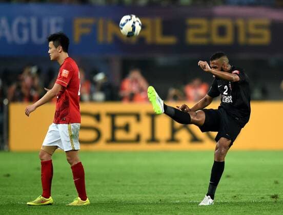 Salmin Khamis (R) of Al Ahli of United Arab Emirates kicks the ball away after receiving a red card during the 2nd round of the AFC Champions League final match between Guangzhou Evergrande and Al Ahli of United Arab Emirates in Guangzhou, China, Nov. 21, 2015. Guangzhou Evergrande won 1-0 and claimed the title. ) (SP)CHINA-GUANGZHOU-SOCCER-AFC CHAMPIONS LEAGUE-FINAL (CN) GuoxYong 