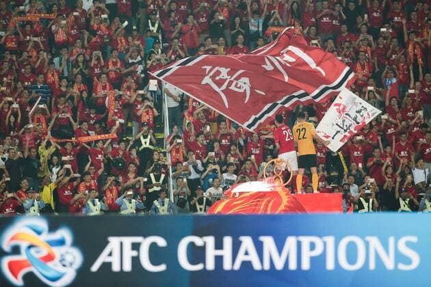 GUANGZHOU, CHINA - NOVEMBER 21: (CHINA OUT) Guangzhou Evergrande players celebrate with fans after winning the second leg of the AFC Champions League final match between Guangzhou Evergrande and Al Ahli at the Tianhe Sports Center on November 21, 2015 in Guangzhou, China.  CFP476176796 