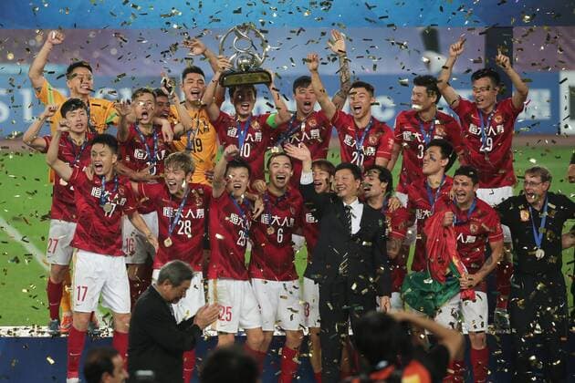 GUANGZHOU, CHINA - NOVEMBER 21: (CHINA OUT) Guangzhou Evergrande players celebrate with the trophy after winning the second leg of the AFC Champions League final match between Guangzhou Evergrande and Al Ahli at the Tianhe Sports Center on November 21, 2015 in Guangzhou, China.  CFP476177651 