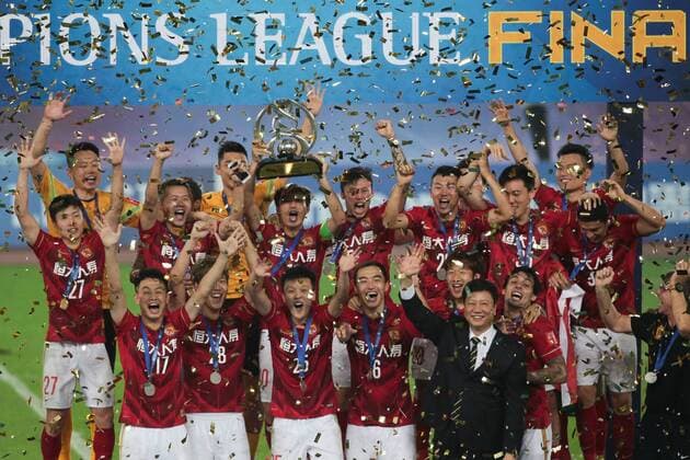 GUANGZHOU, CHINA - NOVEMBER 21: (CHINA OUT) Guangzhou Evergrande players celebrate with the trophy after winning the second leg of the AFC Champions League final match between Guangzhou Evergrande and Al Ahli at the Tianhe Sports Center on November 21, 2015 in Guangzhou, China.  CFP476177652 