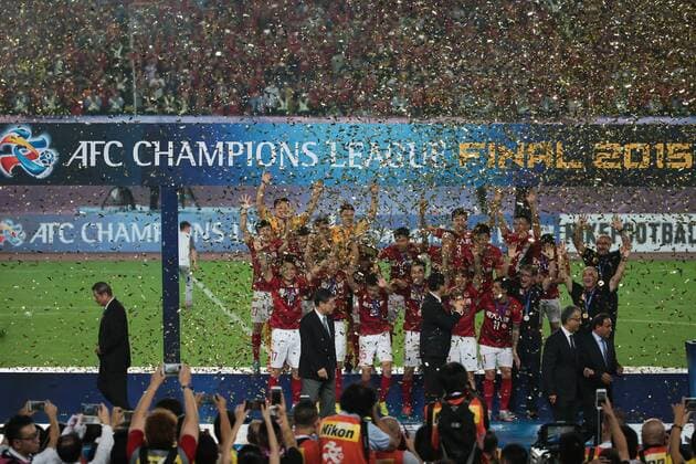 GUANGZHOU, CHINA - NOVEMBER 21: (CHINA OUT) Guangzhou Evergrande players celebrate with the trophy after winning the second leg of the AFC Champions League final match between Guangzhou Evergrande and Al Ahli at the Tianhe Sports Center on November 21, 2015 in Guangzhou, China.  CFP476177653 