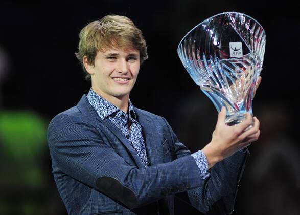 Tennis - 2015 ATP Tennis Herren World Tour Finals at The O2 - Day Six Young Star of tomorrow award Alex Zverev of Germany receives his award for the Youngest player in the top 100 ATP rankings.,The 18 year old has reached no. 74. COLORSPORT ANDREW COWIE 