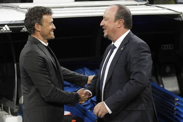 Fußball, El Clasico, Real Madrid - FC Barcelona Real Madrid s coach Rafa Benitez (r) and FC Barcelona Barca s coach Luis Enrique Martinez during La Liga match. November 21,2015.  (2015112103)