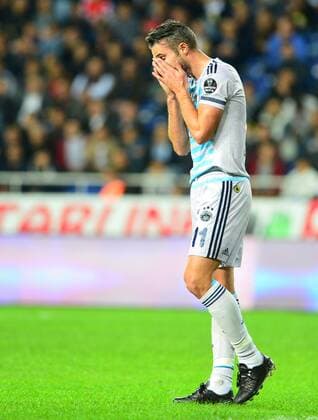 Turkey superlig match between Mersin Idman Yurdu and Fenerbahce in Mersin on November 21,2015. Final Score: Mersin Idman Yurdu 1 - Fenerbahce 3 Pictured: Robin van Persie of Fenerbahce.