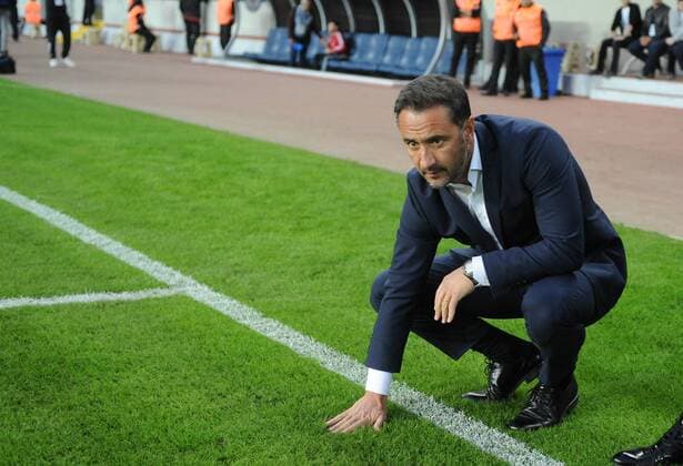 Turkey superlig match between Mersin Idman Yurdu and Fenerbahce in Mersin on November 21,2015. Final Score: Mersin Idman Yurdu 1 - Fenerbahce 3 Pictured: Coach Vitor Pereira of Fenerbahce.