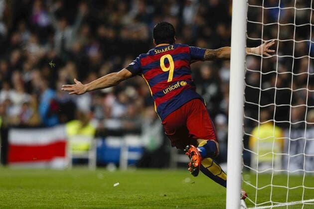 21.11.2015. Madrid, Spain. Luis Alberto Suarez Diaz (9) FC Barcelona Barca celebrates the goal for (0-1) after scoring during the La Liga football match between Real Madrid and FC Barcelona at the Santiago Bernabeu stadium in Madrid, Spain, November 21, 2015. xEnriquexdexlaxFuentex  ActionPlus11683485