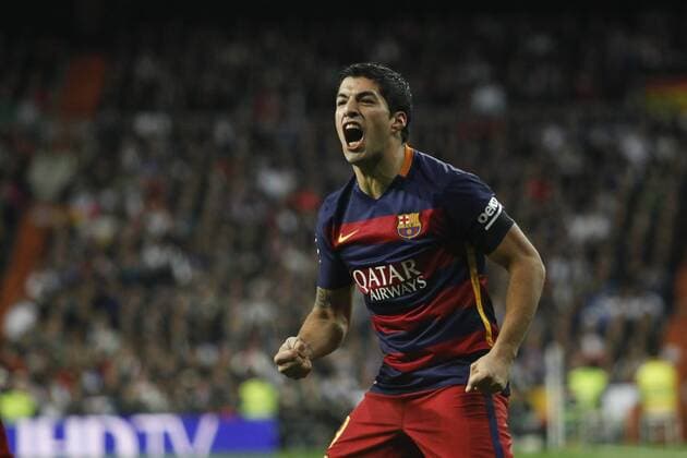 Barcelona s Luis Suarez celebrates a goal during 2015-16 La Liga match between Real Madrid and Barcelona at Santiago Bernabeu stadium in Madrid, Spain. November 21, 2015.  (20151121046)