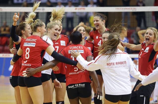 Stuttgart , Volleyball Bundesliga Allianz MTV Stuttgart vs. Rote Raben Vilsbiburg , Jubel Vilsbiburg