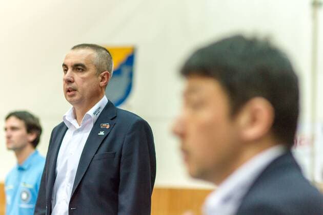 Gäste Trainer Roberto Serniotti (li BR Volleys) und Co-Trainer Koichiro Shimbo (re) GER, Königs Wusterhausen Bestensee, Volleyballl, 1. Bundesliga, Saison 2015 2016, Landkost-Arena, Netzhoppers KW - Berlin Recycling Volleys