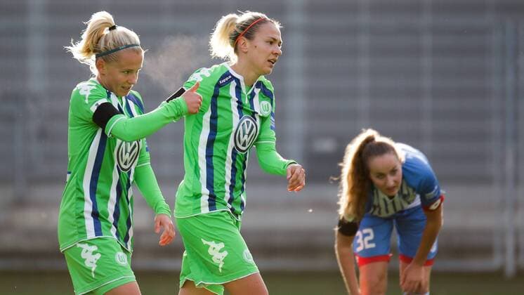 v.li.: Torschützin Julia Simic (Wolfsburg, 31) mit Daumen nach oben und Zsanett Jakabfi (Wolfsburg, 3) nach dem 0:2, Jubel, Torjubel, Torerfolg, celebrate the goal, goal, celebration, Jubel ueber das Tor, optimistisch, Action, Aktion, Fussball, Allianz Frauen-Bundesliga, TSG 1899 Hoffenheim - VfL Wolfsburg, xozx
