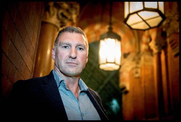 Fußball, Fotoshooting mit Nigel Pearson . 05 11 2015. London, United Kingdom. Portraits of Nigel Pearson at St Pancras Station, London. Nigel Pearson is an English football manager and former professional player. He previously managed Hull City, Southampton, Carlisle United and Leicester City and was assistant manager for England Under-21s and Newcastle United. During his playing career, he was a defender and played for Shrewsbury Town, Sheffield Wednesday and Middlesbrough.  xAndrewxParsonsx xixImagesx IIM-11356-0003