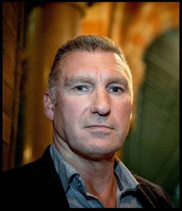 Fußball, Fotoshooting mit Nigel Pearson . 05 11 2015. London, United Kingdom. Portraits of Nigel Pearson at St Pancras Station, London. Nigel Pearson is an English football manager and former professional player. He previously managed Hull City, Southampton, Carlisle United and Leicester City and was assistant manager for England Under-21s and Newcastle United. During his playing career, he was a defender and played for Shrewsbury Town, Sheffield Wednesday and Middlesbrough.  xAndrewxParsonsx xixImagesx IIM-11356-0007