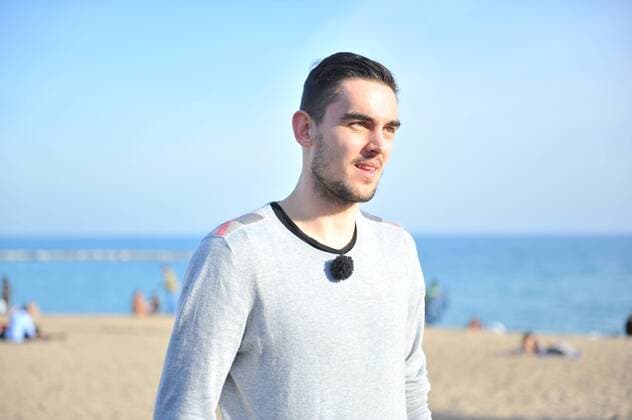 Basketball, Fotoshooting mit Tomas Satoransky Czech basketball player Tomas Satoransky playing for Barcelona walks on the beach Platja De La Barceloneta in Barcelona, Spain, November 20, 2015. (CTKxPhoto DavidxSvab) CTKPhotoF201511230612601 