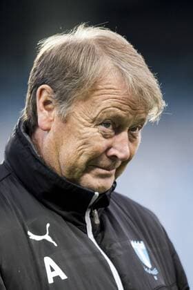 Fußball, Champions League, Malmö FF Training 151123 Malmö FFs tränare ge Hareide under en träning inför fotbollsmatchen i Champions League den 23 november 2015 i Malmö.  Copyright: PETTERxARVIDSON BB151123PA009