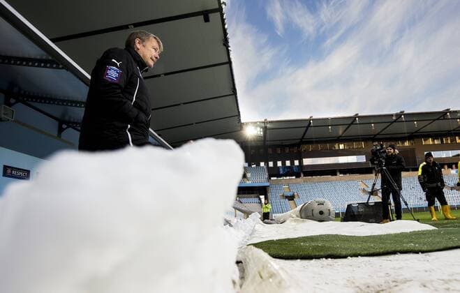 Fußball, Champions League, Malmö FF Training 151123 Malmö FFs tränare ge Hareide anländer till en träning inför fotbollsmatchen i Champions League den 23 november 2015 i Malmö.  Copyright: PETTERxARVIDSON BB151123PA020