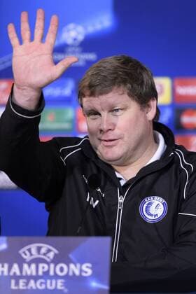 Fußball, Champions League, KAA Gent PK - LYON, FRANCE: Gent s head coach Hein Vanhaezebrouck pictured during a press conference PK Pressekonferenz of KAA Gent, in Lyon, France, Monday 23 November 2015. Belgian first league soccer team KAA Gent will play tomorrow its fifth game in the group H, in the group stage of the Uefa Champions League competition against French club Olympique Lyonnais . YORICKxJANSENS  x04744874x