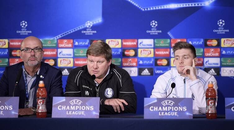 Fußball, Champions League, KAA Gent PK - LYON, FRANCE: Gent s head coach Hein Vanhaezebrouck and Gent s Thomas Foket pictured during a press conference PK Pressekonferenz of KAA Gent, in Lyon, France, Monday 23 November 2015. Belgian first league soccer team KAA Gent will play tomorrow its fifth game in the group H, in the group stage of the Uefa Champions League competition against French club Olympique Lyonnais . YORICKxJANSENS  x04744879x