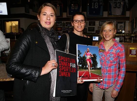 VARIOUS SPORTS - Charity Kalender Praesentation VIENNA,AUSTRIA,23.NOV.15 - VARIOUS SPORTS - Presentation of a Charity Calendar for Kira Gruenberg and Vanessa Sahinovic. Image shows Asra Sahinovic, photographer Karin Cech-Proksch and Jennifer Wenth (AUT). GEPAxpictures xChristianxOrt