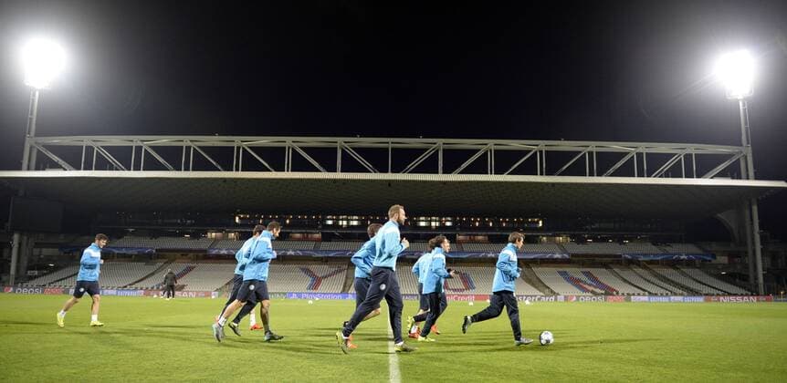 Fußball, Champions League, KAA Gent Training - LYON, FRANCE: Gent s players pictured during a training session of KAA Gent, in Lyon, France, Monday 23 November 2015. Belgian first league soccer team KAA Gent will play tomorrow its fifth game in the group H, in the group stage of the Uefa Champions League competition against French club Olympique Lyonnais . YORICKxJANSENS  x04744890x