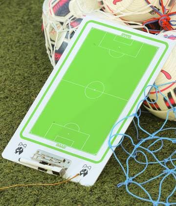 Symbolbild, Illustration, Fussball Taktikboard Tornetz eines Trainers in Wien, Oesterreich am 16.11.2015