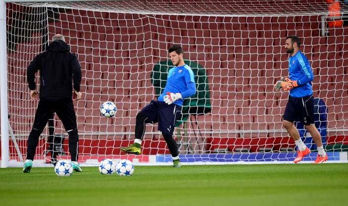 Fußball, Champions League, Dinamo Zagreb Training GNK Dinamo training - London, UK 23.11.2015., London - Nogometasi GNK Dinamo Zagreb odradili trening na Emirates stadionu uoci sutrasnjeg ogleda s Arsenalom. Antonijo Jezina.  MarkoxPrpic PIXSELL