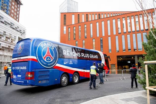 Malmö, 24.11.2015 - UEFA Champions League 2015 2016 - Malmö FF vs Paris St Germain - Mannschaftsbus bei der Ankunft am Swedbank Stadion -  Copyright: LUDVIGxTHUNMAN BB151124LT001