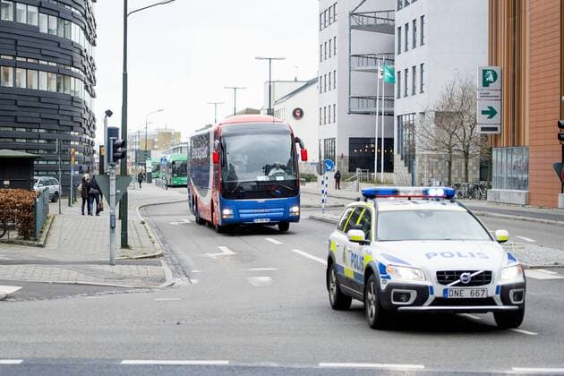Malmö, 24.11.2015 - UEFA Champions League 2015 2016 - Malmö FF vs Paris St Germain - Mannschaftsbus bei der Ankunft am Swedbank Stadion -  Copyright: LUDVIGxTHUNMAN BB151124LT003