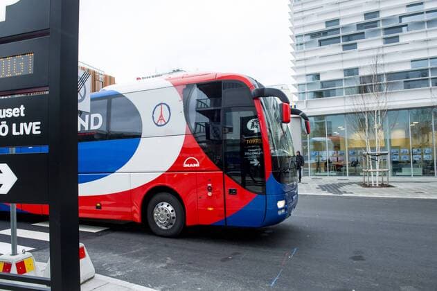 Malmö, 24.11.2015 - UEFA Champions League 2015 2016 - Malmö FF vs Paris St Germain - PSG Mannschaftsbus bei der Ankunft am Stadion -  Copyright: LUDVIGxTHUNMAN BB151124LT008