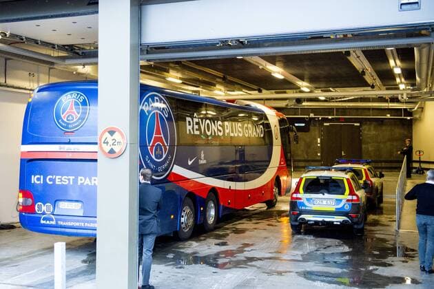 Malmö, 24.11.2015 - UEFA Champions League 2015 2016 - Malmö FF vs Paris St Germain - PSG Mannschaftsbus bei der Ankunft am Stadion -  Copyright: LUDVIGxTHUNMAN BB151124LT010