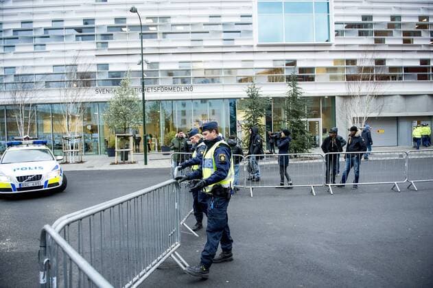 Malmö, 24.11.2015 - UEFA Champions League 2015 2016 - Malmö FF vs Paris St Germain - Polizei sorgt vor dem Swedbank Stadion für Sicherheit -  Copyright: LUDVIGxTHUNMAN BB151124LT012