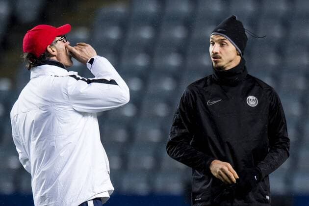 Fußball, Champions League, Paris St. Germain Training 151124 PSG:s tränare Laurent Blanc i samtal med Zlatan Ibrahimovic under en träning inför fotbollsmatchen i Champions League den 24 november 2015 i Malmö.  Copyright: PETTERxARVIDSON BB151124PA141