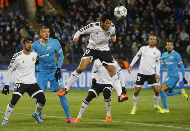 FuÃŸball, Champions League, Zenit St. Petersburg - FC Valencia ST. PETERSBURG, RUSSIA. NOVEMBER 24, 2015. Valencia s Andre Gomes, Zenit s Artyom Dzyuba, Valencia s Daniel Dani Parejo, Aymen Abdennour and Zenit s Ezequiel Garay (L-R) in action in their 2015 16 Season UEFA Champions League Group H Round 5 football match at Petrovsky Stadium. FC Zenit St. Petersburg won the game 2:0. Alexander Demianchuk TASS  TS012865