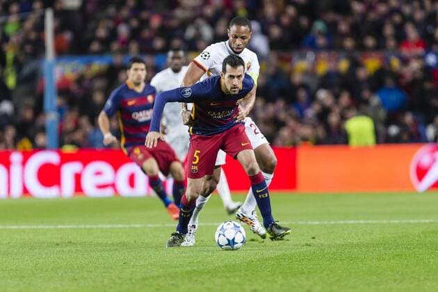Fußball, Champions League, FC Barcelona - AS Rom SPAIN - 24th Nov: Sergio Busquets and S. Keita during the match between FC Barcelona Barca - AS Roma, for the round 5 of the Champions League, played at Camp Nou Stadium on 24th Nov 2015 in Barcelona, Spain. (Credit: Mikel Trigueros Urbanandsport Cordon Press) 