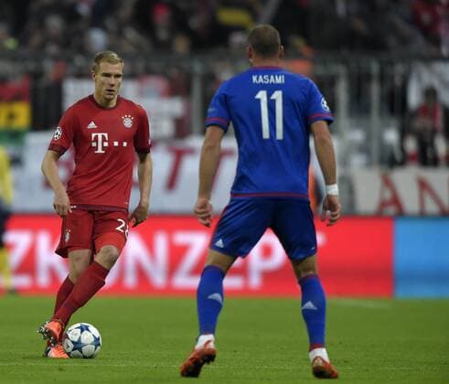 24.11.2015, Fussball Championsleague 2015 2016, Vorrunde, 5.Spieltag, FC Bayern München - Olympiakos Piräus, in der Allianz-Arena München. li: Holger Badstuber (FC Bayern München) am Ball. 