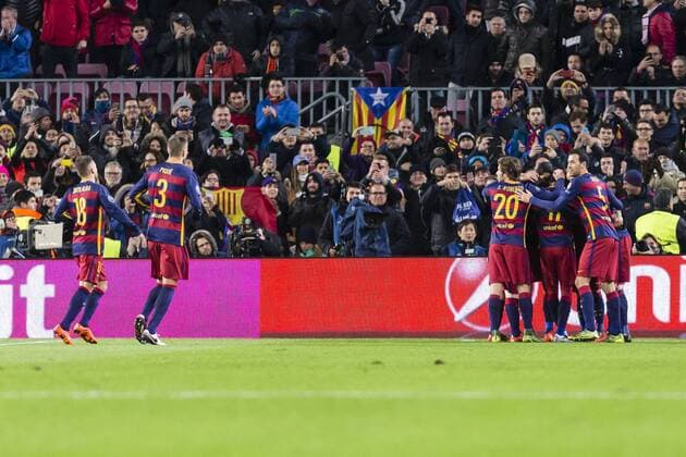 Fußball, Champions League, FC Barcelona - AS Rom SPAIN - 24th Nov: Luis Suarez celebrates scoring the goal during the match between FC Barcelona Barca - AS Roma, for the round 5 of the Champions League, played at Camp Nou Stadium on 24th Nov 2015 in Barcelona, Spain. (Credit: Mikel Trigueros Urbanandsport Cordon Press) 