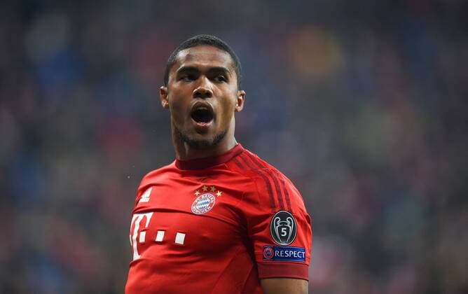 FUSSBALL CHAMPIONS LEAGUE SAISON 2015 2016 GRUPPENPHASE FC Bayern Muenchen - Olympiakos Piraeus 24.11.2015 Douglas Costa (FC Bayern Muenchen) bejubelt seinen Treffer zum 1:0 