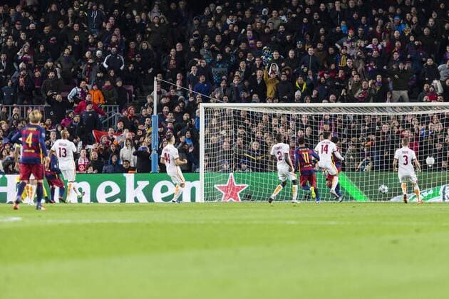 Fußball, Champions League, FC Barcelona - AS Rom SPAIN - 24th Nov: Lionel Messi goal action during the match between FC Barcelona Barca - AS Roma, for the round 5 of the Champions League, played at Camp Nou Stadium on 24th Nov 2015 in Barcelona, Spain. (Credit: Mikel Trigueros Urbanandsport Cordon Press) 
