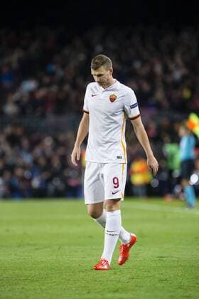 Fußball, Champions League, FC Barcelona - AS Rom SPAIN - 24th Nov: E. Dzeko during the match between FC Barcelona Barca - AS Roma, for the round 5 of the Champions League, played at Camp Nou Stadium on 24th Nov 2015 in Barcelona, Spain. (Credit: Mikel Trigueros Urbanandsport Cordon Press) 