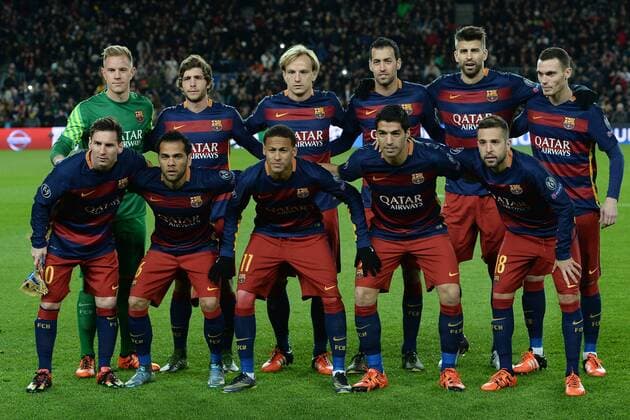 UEFA Champions League 2015 2016 - FC Barcelona - Hintere Reihe v.li.: Marc-Andre ter Stegen, Sergi Roberto, Ivan Rakitic, Sergio Busquets, Gerard Pique, Thomas Vermaelen; vorn: Lionel Messi, Daniel Alves, Neymar, Luis Suarez, Jordi Alba - 