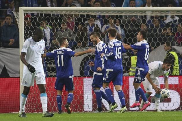 Fußball, Champions League, FC Porto - Dynamo Kiew Nov. 24, 2015 - Porto, Portugal - Dynamo Kiev s forward Andriy Yarmolenko (C) celebrates after scoring goal with teammates during the UEFA Champions League match between FC Porto and FC Dynamo Kyiv, at Dragao Stadium in Porto on November 24, 2015. UEFA Champions League match between FC Porto and FC Dynamo Kyiv  - ZUMAn230