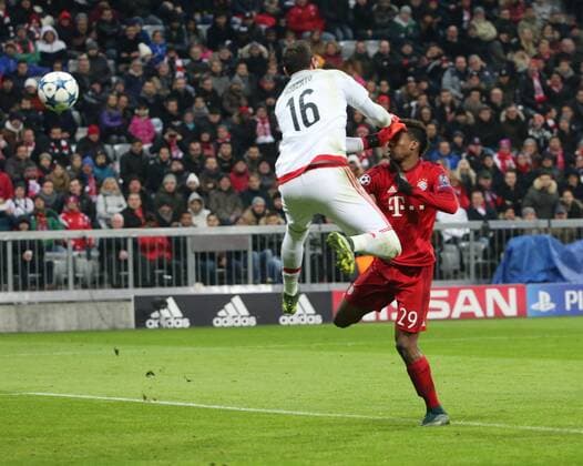 24.11.2015, CL, FC Bayern vs Olypiakos Piräus, Allianz Arena München,Fussball, im Bild: 4:0 durch Kingsley Coman (FCB), Roberto ist geschlagen