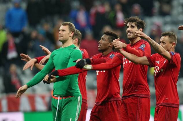 Muenchen Torwart Manuel Neuer (FC Bayern Muenchen) Kingsley Coman (FC Bayern Muenchen) Javier Martinez (FC Bayern Muenchen) Rafinha (FC Bayern Muenchen ) nach dem Sieg FC Bayern Muenchen vs. Olympiakos Piraeus, Fussball, Champions League, 24.11.2015, Copyright: Langerx xEibner-Pressefoto EP_HLR
