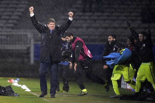 Fußball, Champions League, Olympique Lyon - KAA Gent - LYON, FRANCE: Gent s head coach Hein Vanhaezebrouck celebrates after winning 1-2 the game between French club Olympique Lyonnais and Belgian first league soccer team KAA Gent, the fifth game in the group H, in the group stage of the Uefa Champions League competition, in Lyon, France, Tuesday 24 November 2015. YORICKxJANSENS  x04745549x