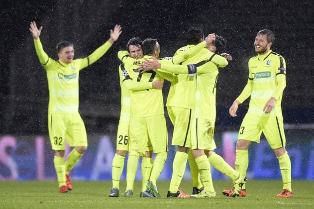 Fußball, Champions League, Olympique Lyon - KAA Gent - LYON, FRANCE: Gent s players celebrate after winning 1-2 the game between French club Olympique Lyonnais and Belgian first league soccer team KAA Gent, the fifth game in the group H, in the group stage of the Uefa Champions League competition, in Lyon, France, Tuesday 24 November 2015. YORICKxJANSENS  x04745550x