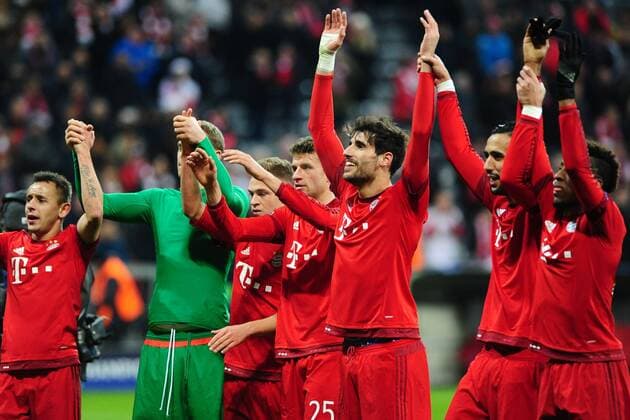 Fussball Champions League Vorrunde 5. Spieltag Bayern München - Olympiakos Piräus am 24.11.2015 in der Allianz-Arena in München Schlussjubel beim FC Bayern xPBJPGx