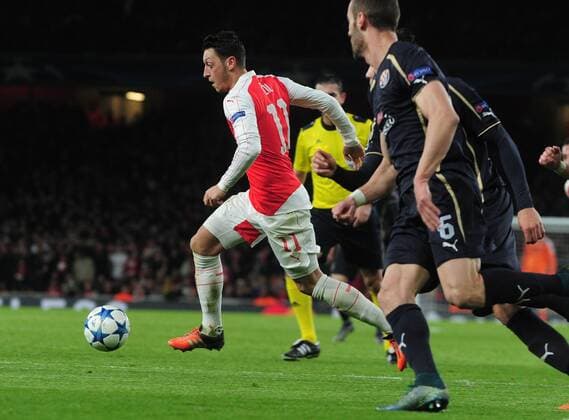Football - 2015 2016 Champions League - Group F: Arsenal vs. Dinamo Zagreb Mesut Ozil of Arsenal at The Emirates. COLORSPORT ANDREW COWIE 