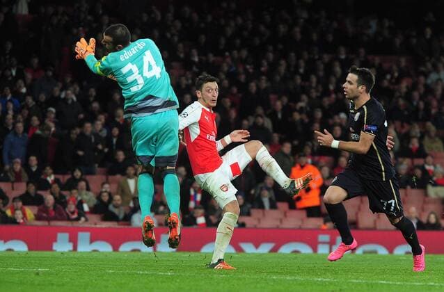 Football - 2015 2016 Champions League - Group F: Arsenal vs. Dinamo Zagreb Mesut Ozil of Arsenal back headers a shot just wide of the goal past Eduardo at The Emirates. COLORSPORT ANDREW COWIE 