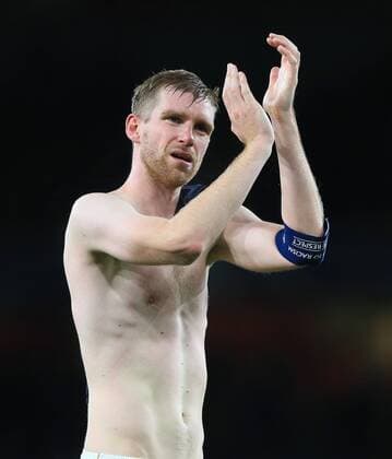 Arsenal s Per Mertesacker applauds the fans UEFA Champions League- Arsenal v Dinamo Zagreb - Emirates Stadium - England - 24th November 2015 - Picture David Klein Sportimage EDITORIAL USE ONLY. No use with unauthorised audio, video, data, fixture lists, club league logos or live services. Online in-match use limited to 120 images, no video emulation. No use in betting, games or single club league player publications.