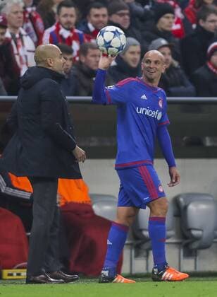 Trainer Cheftrainer Pep GUARDIOLA (FCB) Esteban CAMBIASSO, Piraeus 91 FC BAYERN MUENCHEN - FC OLYMPIAKOS PIRAEUS 4-0 GRUPPENPHASE, Fussball UEFA Champions League, Muenchen, 24.11.2015 CL Saison 2015 2016, FCB, Muenchen